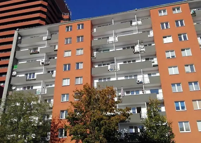 Powstańców Wielkopolskich 12 *